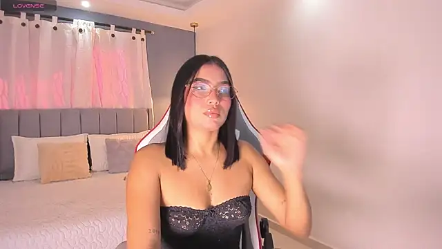 Snapshot of valentina_Noa chatting on June 2, 2026, 12:40 pm valentina Noa online show from June 2, 2026, 12:40 pm