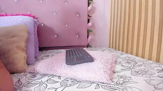 Snapshot of lovely__kiss__ chatting on June 5, 2026, 6:24 pm lovely kiss online show from June 5, 2026, 6:24 pm