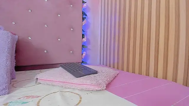 Snapshot of lovely__kiss__ chatting on July 9, 2026, 6:12 pm lovely kiss online show from July 9, 2026, 6:12 pm