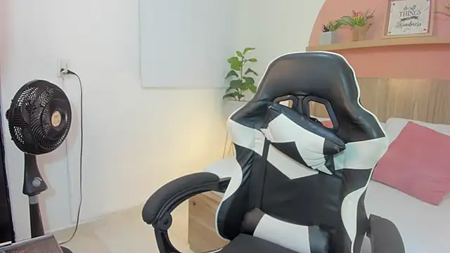 ivette swan online show from February 5, 2026, 12:21 pm