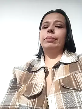 Snapshot of RossyAlvarez chatting on May 11, 2026, 12:27 am RossyAlvarez online show from May 11, 2026, 12:27 am