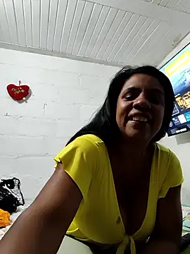 Snapshot of Zeyllyjhonson chatting on June 19, 2026, 11:30 pm Zeyllyjhonson online show from June 19, 2026, 11:30 pm