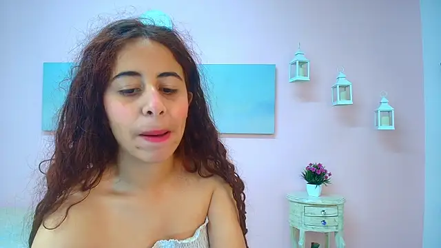 Snapshot of scarlett_clyde chatting on July 3, 2026, 12:44 pm scarlett clyde online show from July 3, 2026, 12:44 pm