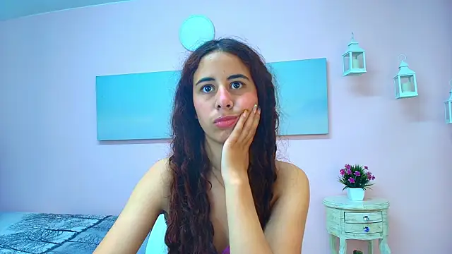 Snapshot of scarlett_clyde chatting on July 15, 2026, 12:43 pm scarlett clyde online show from July 15, 2026, 12:43 pm
