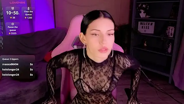 Snapshot of Kelly__Bunny chatting on June 3, 2026, 2:33 pm Kelly Bunny online show from June 3, 2026, 2:33 pm