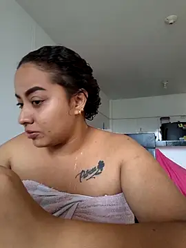 curly girl 31 online show from April 29, 2026, 9:21 pm