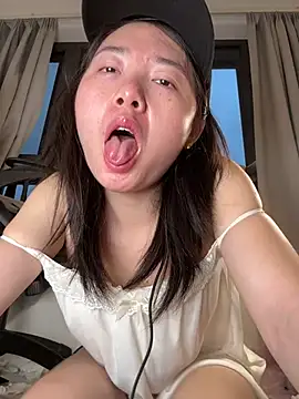 Snapshot of Cheating-wife chatting on May 19, 2026, 10:32 am Cheating-wife online show from May 19, 2026, 10:32 am