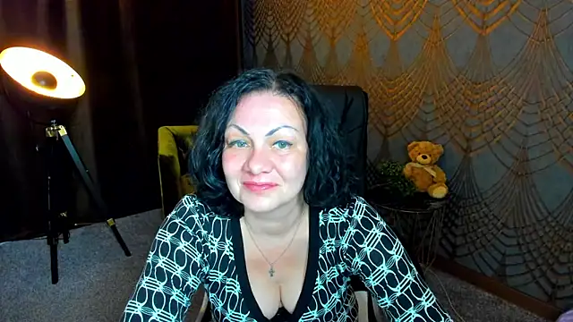 Snapshot of IrissMoon chatting on June 11, 2026, 2:53 am IrissMoon online show from June 11, 2026, 2:53 am