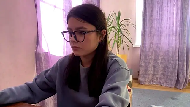 SaintMari online show from May 1, 2026, 2:43 pm