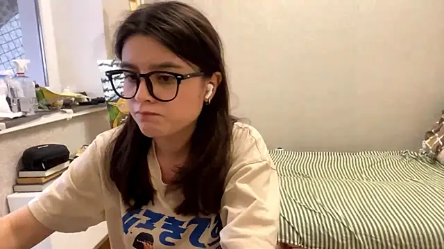 SaintMari online show from July 29, 2026, 2:04 pm