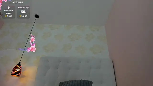 Snapshot of HANA_RUSSO chatting on June 6, 2026, 12:21 pm HANA RUSSO online show from June 6, 2026, 12:21 pm