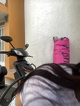 StrawberryPink  online show from February 20, 2026, 11:32 am