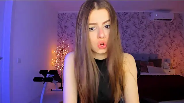 Snapshot of Hot_Molly5 chatting on August 1, 2026, 6:40 pm Hot Molly5 online show from August 1, 2026, 6:40 pm