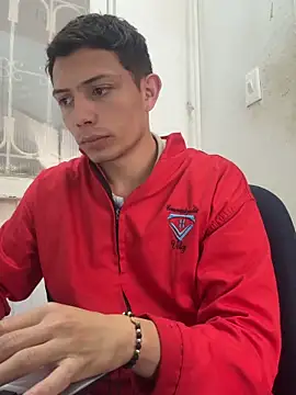 santiObrero online show from April 28, 2026, 3:28 pm