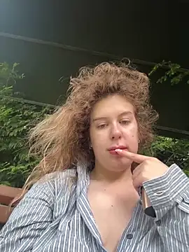 Snapshot of LilianBliss chatting on June 13, 2026, 5:38 am LilianBliss online show from June 13, 2026, 5:38 am