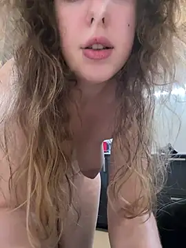 Snapshot of LilianBliss chatting on July 18, 2026, 7:17 pm LilianBliss online show from July 18, 2026, 7:17 pm