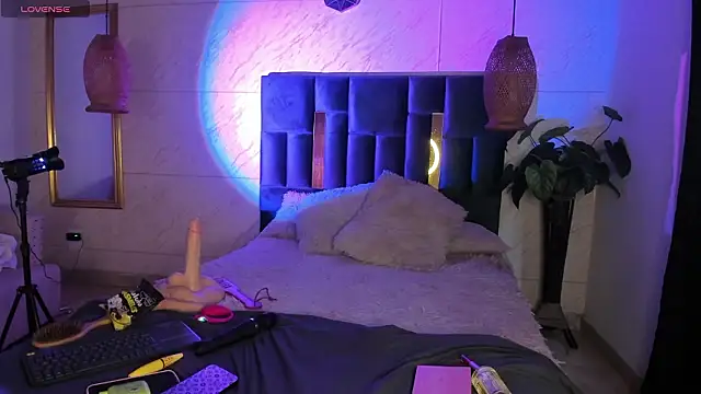 sophia willliamss online show from February 27, 2026, 12:38 pm