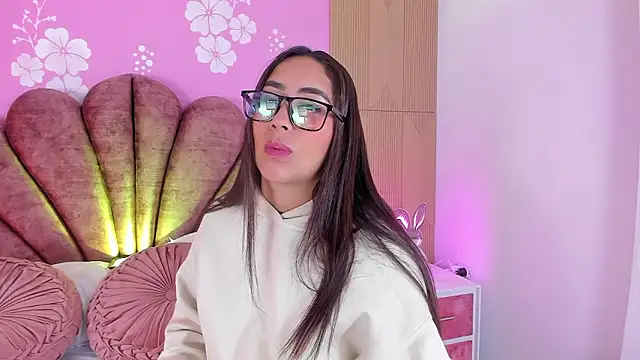 MadisonFox1 online show from January 19, 2026, 11:25 am