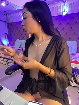 Auri   online show from April 30, 2026, 7:42 pm