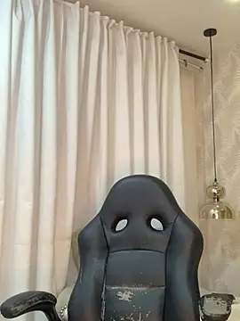 Snapshot of Auri__ chatting on June 26, 2026, 7:29 pm Auri online show from June 26, 2026, 7:29 pm