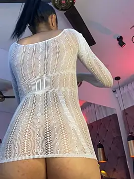 Snapshot of Auri__ chatting on July 10, 2026, 7:38 pm Auri online show from July 10, 2026, 7:38 pm