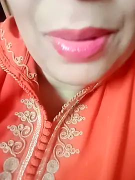 Snapshot of Naughty-Yousra chatting on May 15, 2026, 8:32 am Naughty-Yousra online show from May 15, 2026, 8:32 am