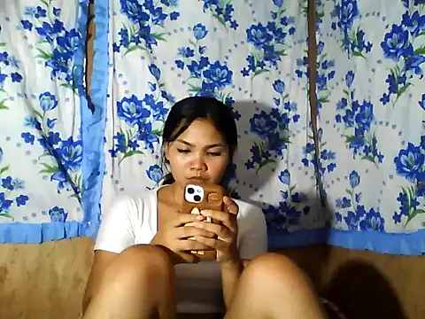PinaySkinnyJust18 online show from April 13, 2026, 12:43 pm