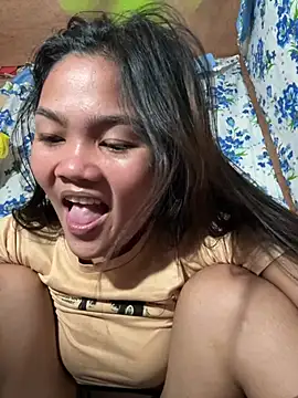 PinaySkinnyJust18 online show from April 22, 2026, 10:39 am