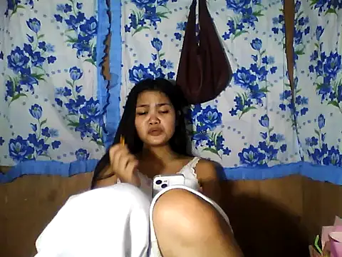 Snapshot of PinaySkinnyJust18 chatting on May 13, 2026, 3:15 am PinaySkinnyJust18 online show from May 13, 2026, 3:15 am