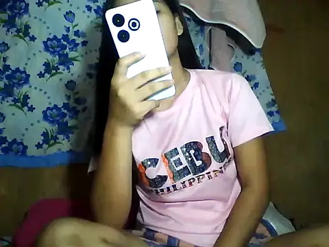 Snapshot of PinaySkinnyJust18 chatting on June 6, 2026, 10:25 pm PinaySkinnyJust18 online show from June 6, 2026, 10:25 pm
