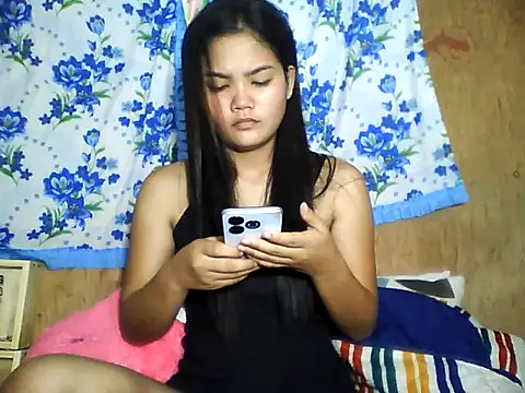 Snapshot of PinaySkinnyJust18 chatting on June 10, 2026, 11:03 pm PinaySkinnyJust18 online show from June 10, 2026, 11:03 pm