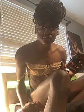 Snapshot of barracksbunny chatting on August 5, 2026, 8:22 pm barracksbunny online show from August 5, 2026, 8:22 pm