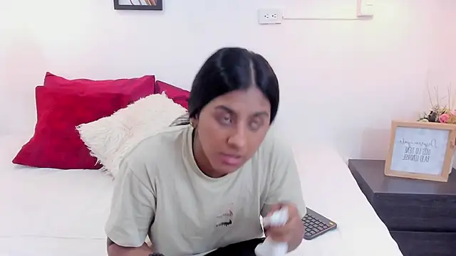 Snapshot of annarosse_ chatting on June 16, 2026, 12:08 pm annarosse online show from June 16, 2026, 12:08 pm
