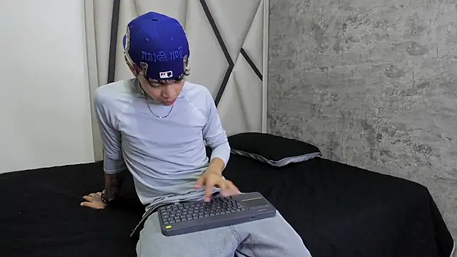 Snapshot of Dogan_Renzo0 chatting on February 1, 2026, 11:31 am Dogan Renzo0 online show from February 1, 2026, 11:31 am