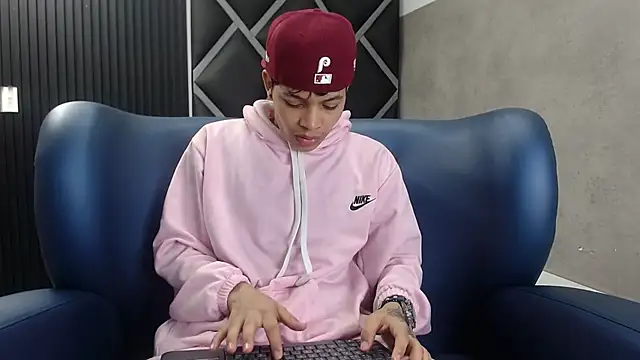 Snapshot of Dogan_Renzo0 chatting on February 2, 2026, 7:23 pm Dogan Renzo0 online show from February 2, 2026, 7:23 pm