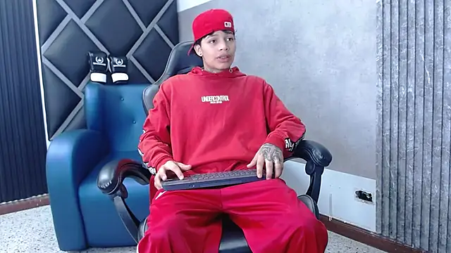 Snapshot of Dogan_Renzo0 chatting on February 6, 2026, 7:28 pm Dogan Renzo0 online show from February 6, 2026, 7:28 pm