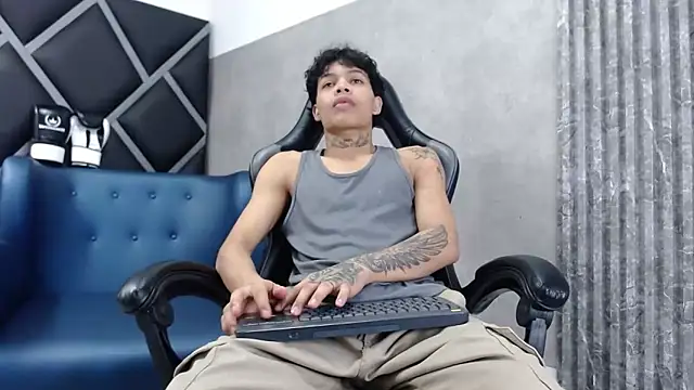 Snapshot of Dogan_Renzo0 chatting on February 7, 2026, 8:01 pm Dogan Renzo0 online show from February 7, 2026, 8:01 pm