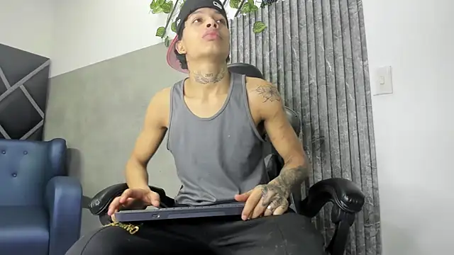 Snapshot of Dogan_Renzo0 chatting on February 10, 2026, 8:13 pm Dogan Renzo0 online show from February 10, 2026, 8:13 pm