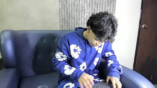 Snapshot of Dogan_Renzo0 chatting on February 14, 2026, 8:27 pm Dogan Renzo0 online show from February 14, 2026, 8:27 pm