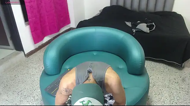 Snapshot of Dogan_Renzo0 chatting on March 10, 2026, 11:37 am Dogan Renzo0 online show from March 10, 2026, 11:37 am