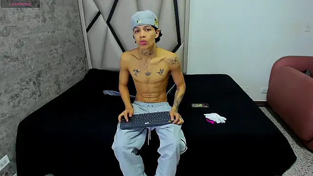 Snapshot of Dogan_Renzo0 chatting on March 13, 2026, 1:40 pm Dogan Renzo0 online show from March 13, 2026, 1:40 pm