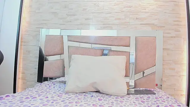 Snapshot of kendall_grace chatting on June 11, 2026, 11:19 am kendall grace online show from June 11, 2026, 11:19 am