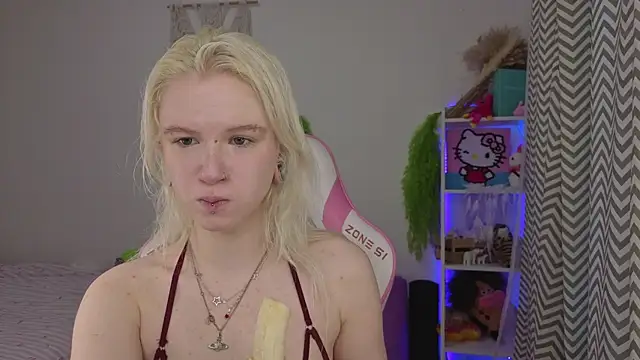 Mia WaterFall online show from April 23, 2026, 3:19 am