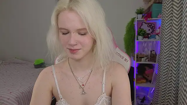 Mia WaterFall online show from April 29, 2026, 3:32 am