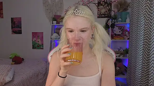 Mia WaterFall online show from June 28, 2026, 3:12 am