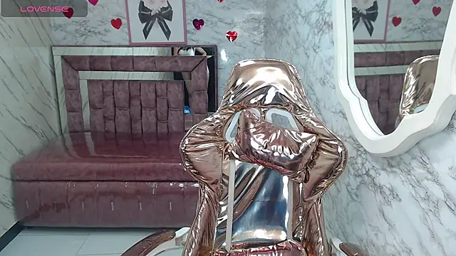 Melisa v online show from February 4, 2026, 8:25 pm