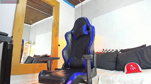 Dusan Grey77 online show from February 13, 2026, 4:08 am