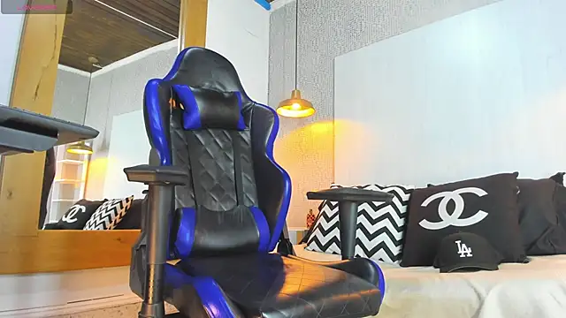 Dusan Grey77 online show from February 18, 2026, 4:19 am