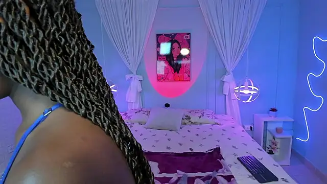 naomi campell online show from February 9, 2026, 7:29 pm