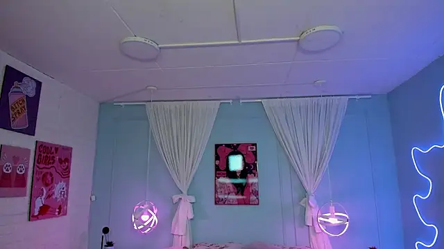 naomi campell online show from March 12, 2026, 7:42 pm